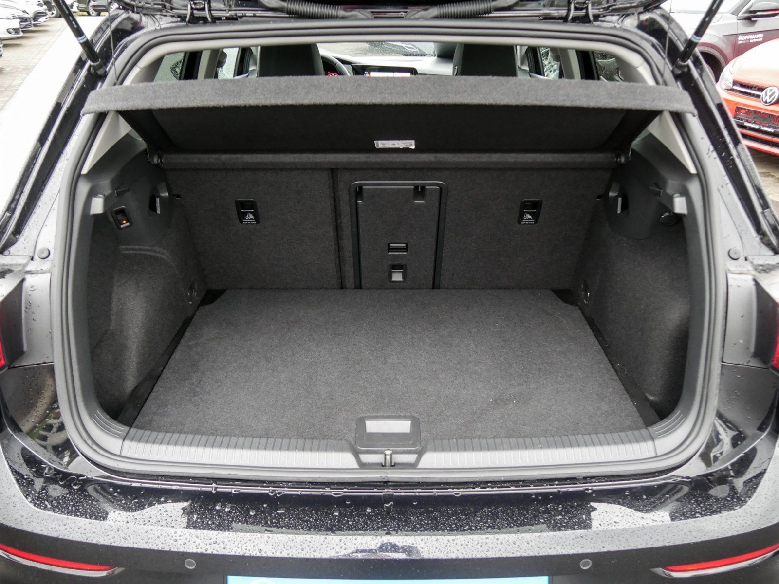 Volkswagen Golf Style 2.0 TDI DSG - Samsaru's Car Outlet