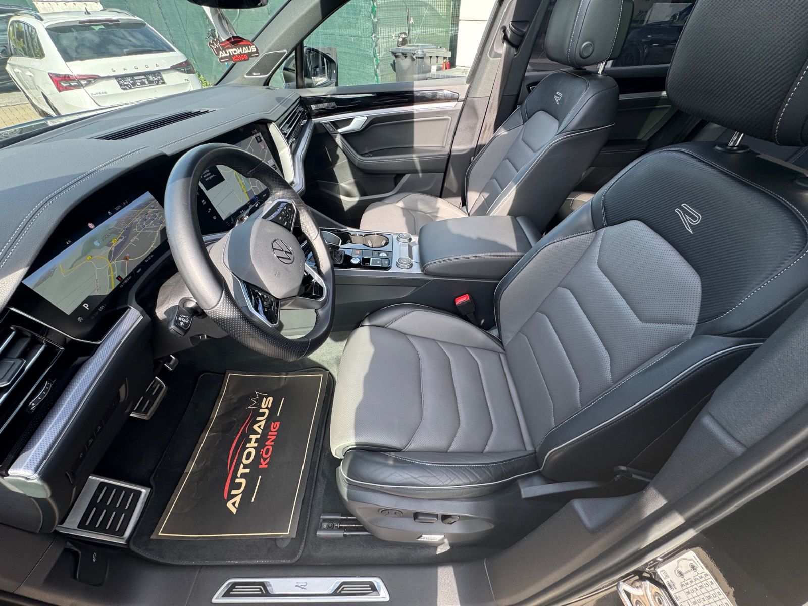 Volkswagen Touareg R-Line 4M Black - Samsaru's Car Outlet