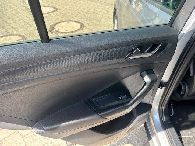 Volkswagen T-Roc 1.5 TSI Style - Samsaru's Car Outlet