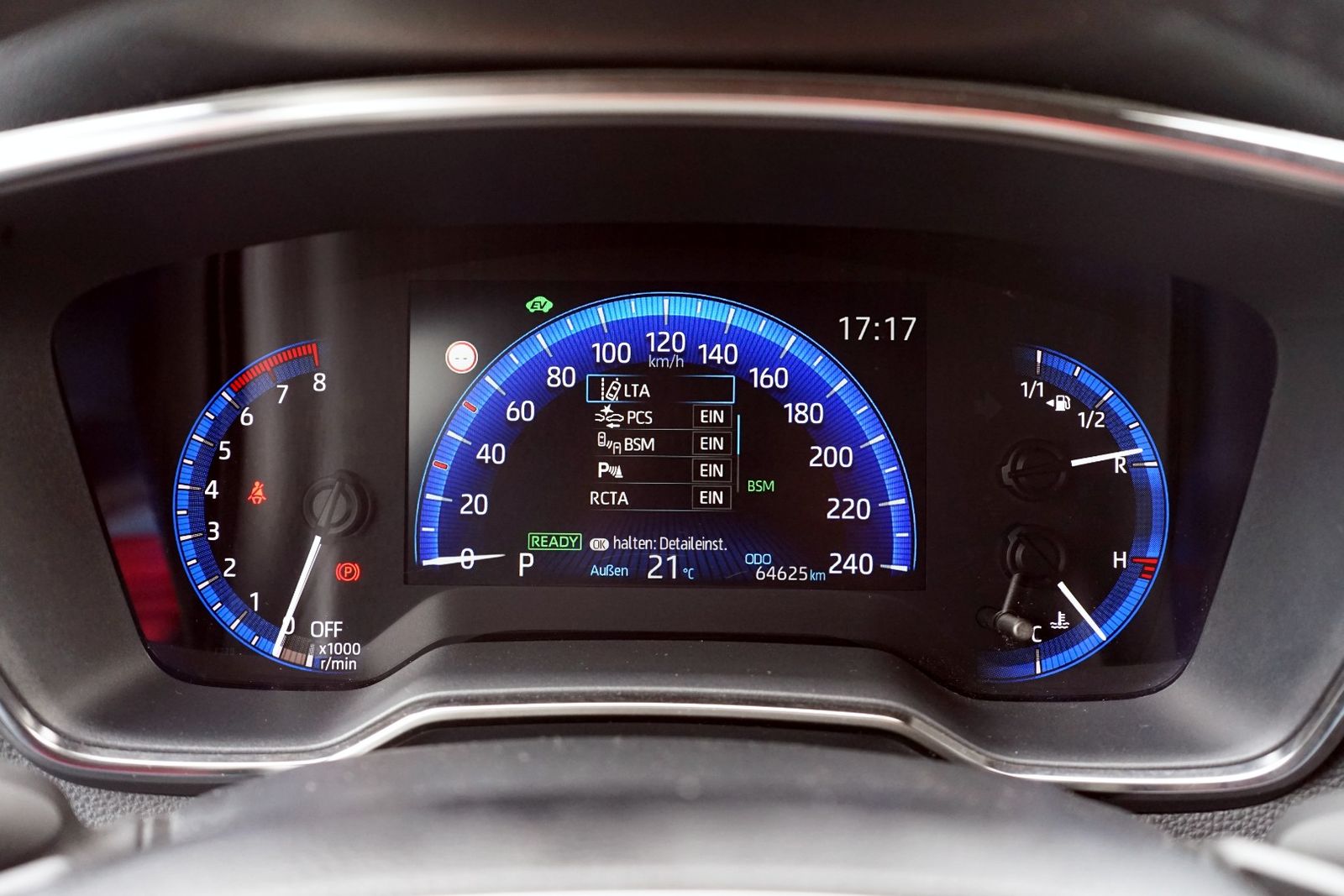 Toyota Corolla 2.0 Hybrid Business Edition - Samsaru's Car Outlet