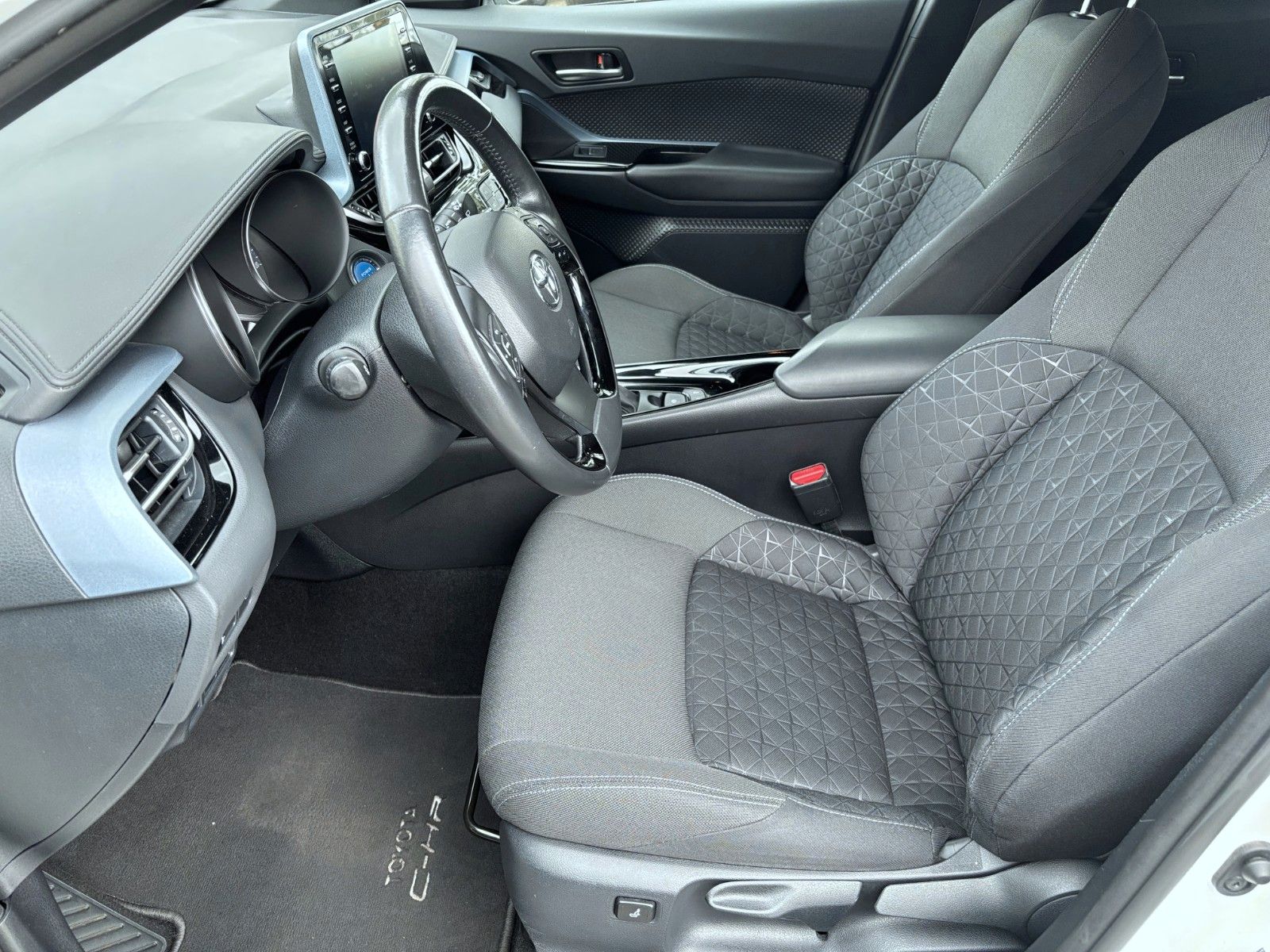 Toyota C-HR Hybrid - Samsaru's Car Outlet