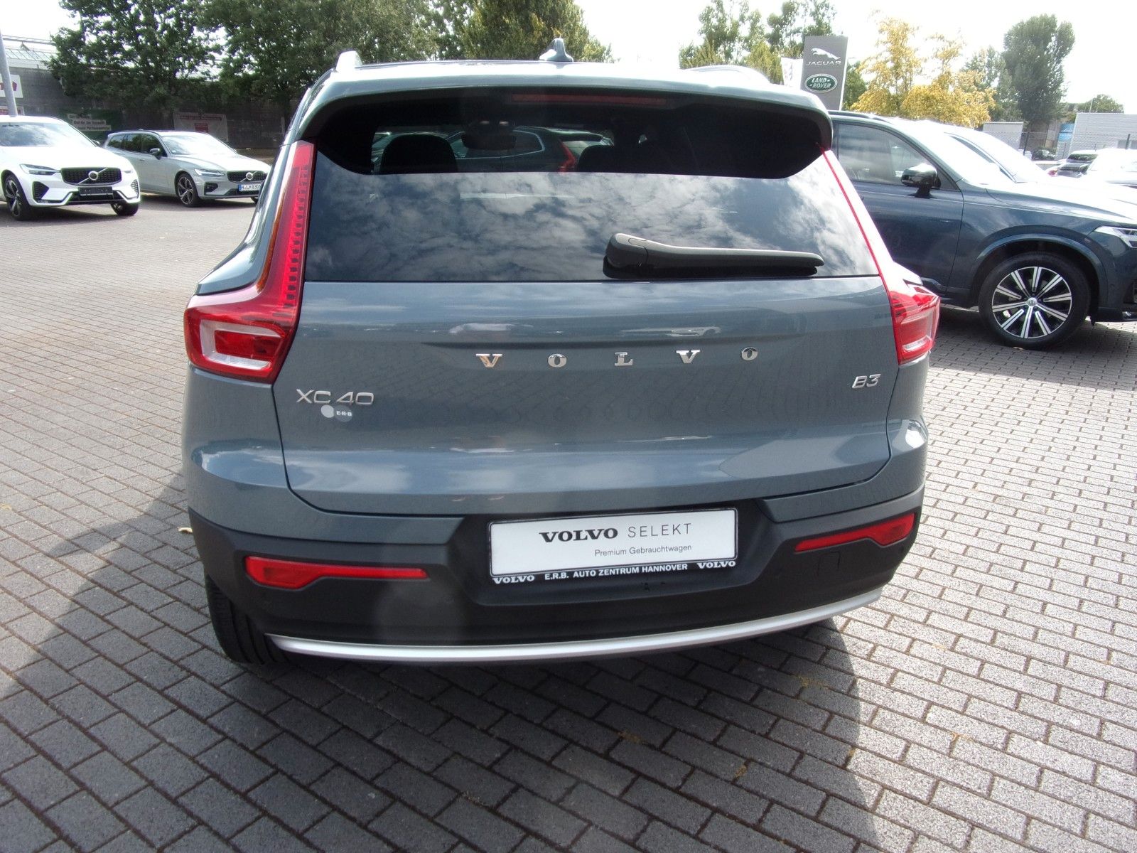 Volvo XC 40 B3 Core 2WD - Samsaru's Car Outlet