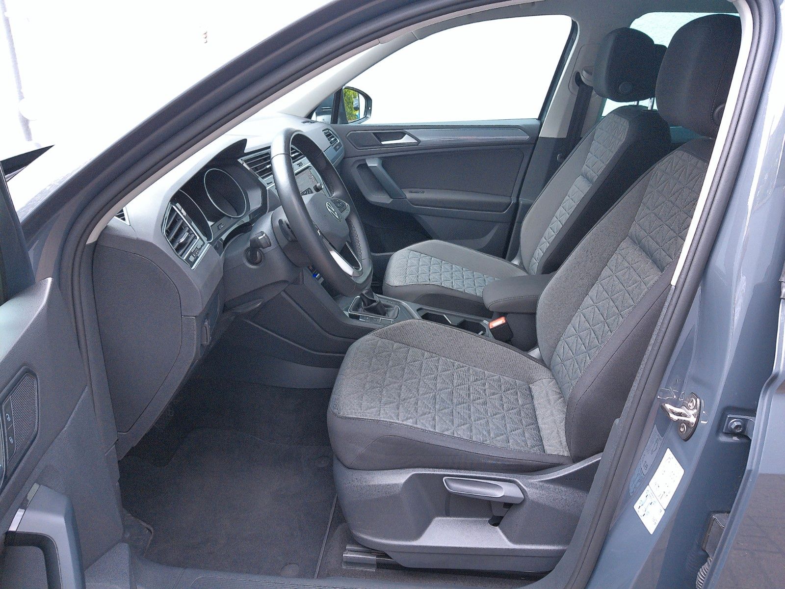 Volkswagen Tiguan 1.5 TSI DSG Life - Samsaru's Car Outlet