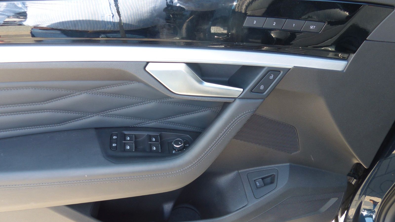 Volkswagen Touareg Elegance 4Motion - Samsaru's Car Outlet