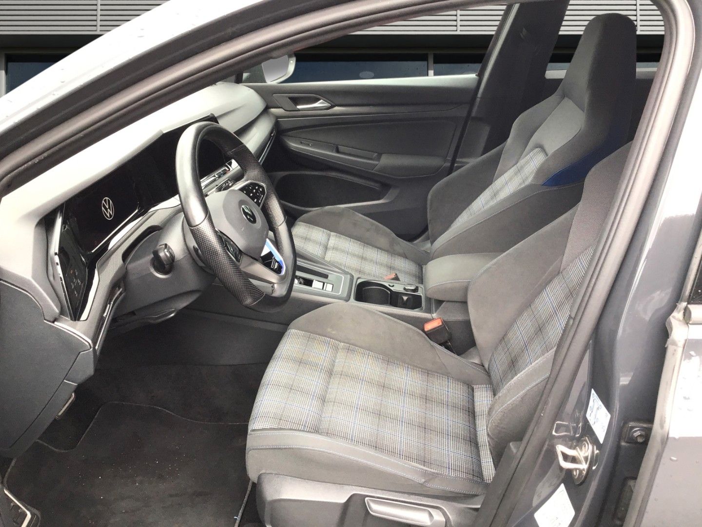 Volkswagen Golf VIII GTE - Samsaru's Car Outlet