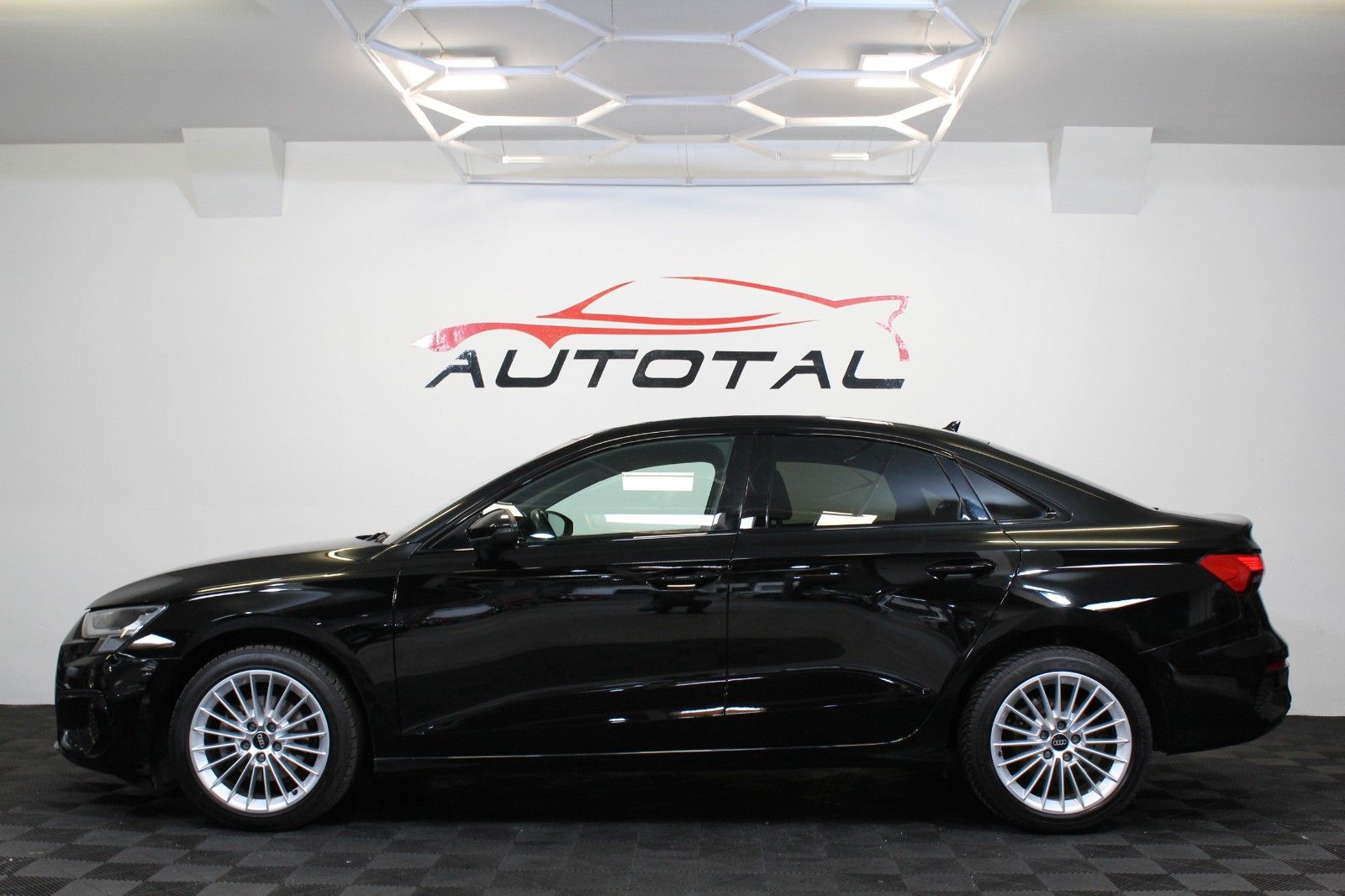 Audi A3*Limousine*30 TFSI*Advanced*Automatik*LED*Navi