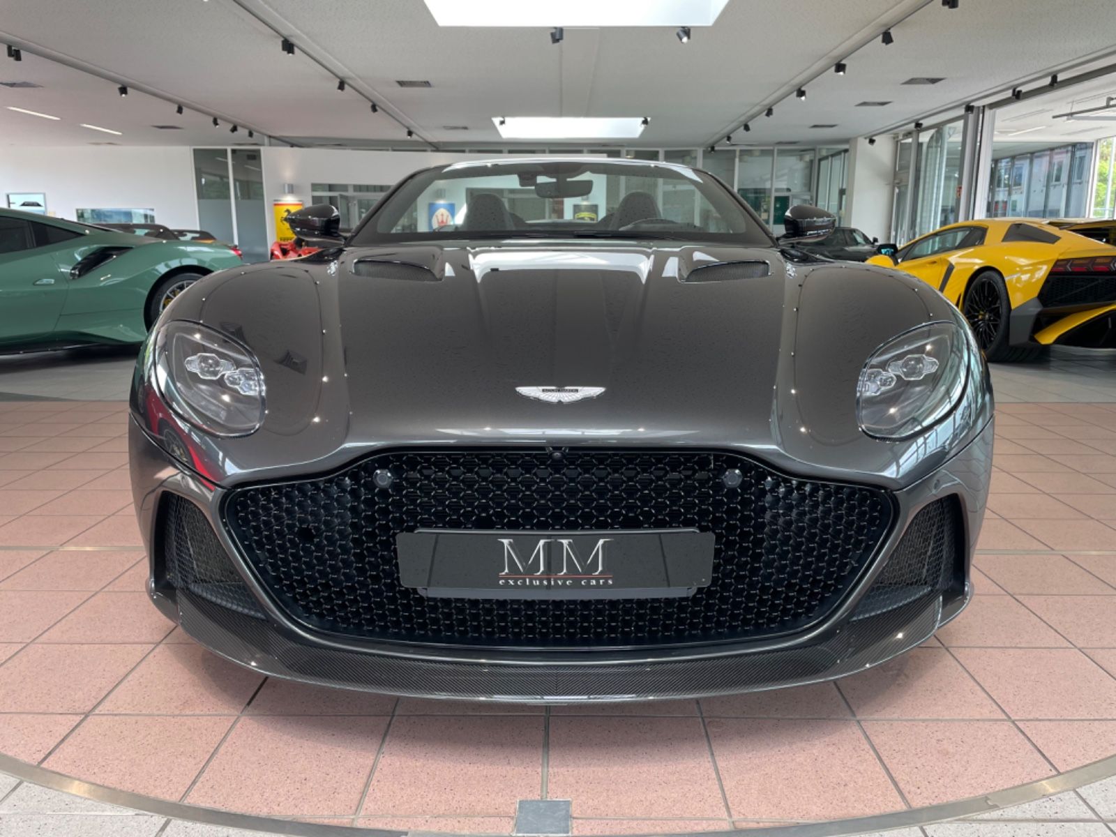 Aston Martin DBS V12 Superleggera Volante