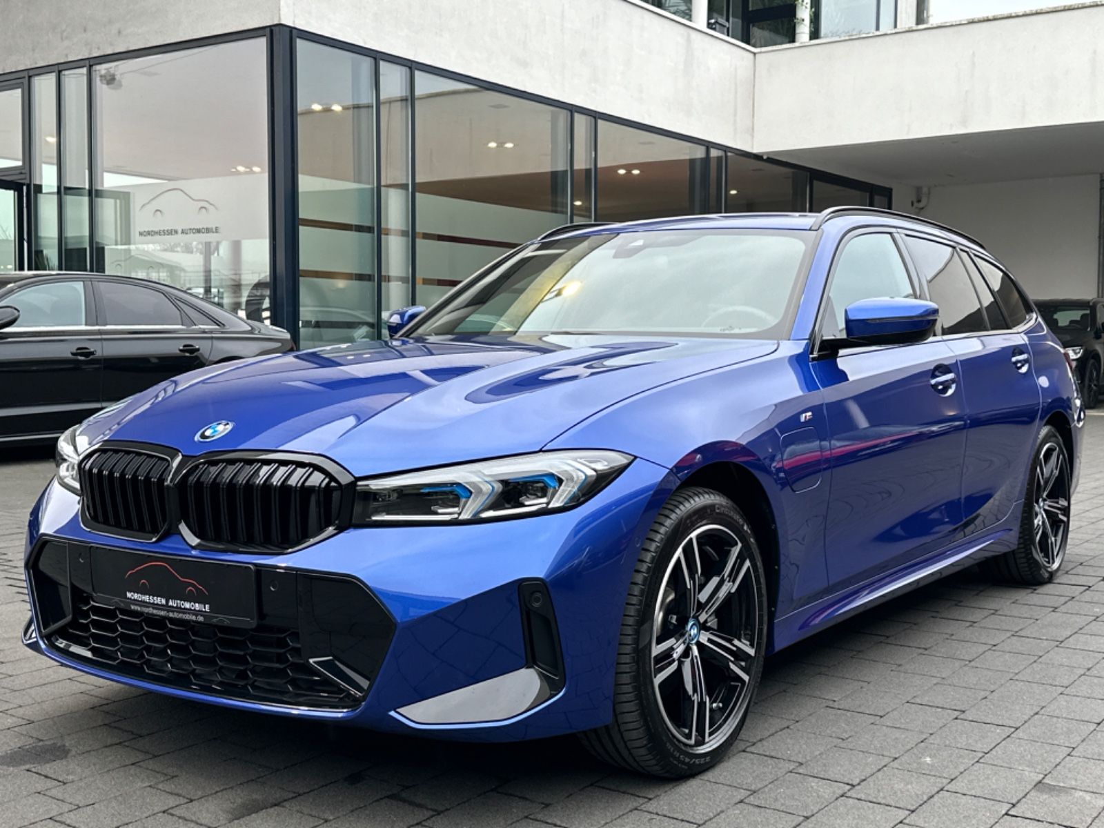 BMW 330 e xDrive Touring M Sport - Samsaru's Car Outlet