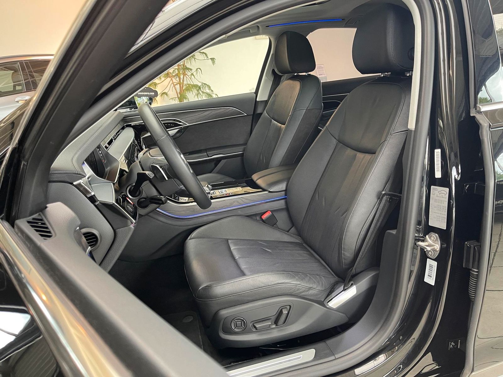 Audi A8 60 TFSI e quattro - Samsaru's Car Outlet