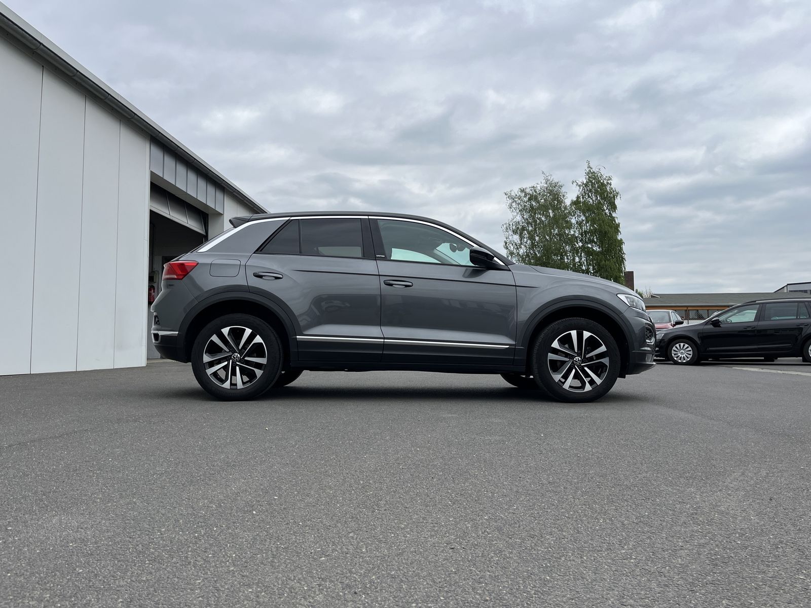Volkswagen T-Roc 1.5 TSI DSG UNITED - Samsaru's Car Outlet