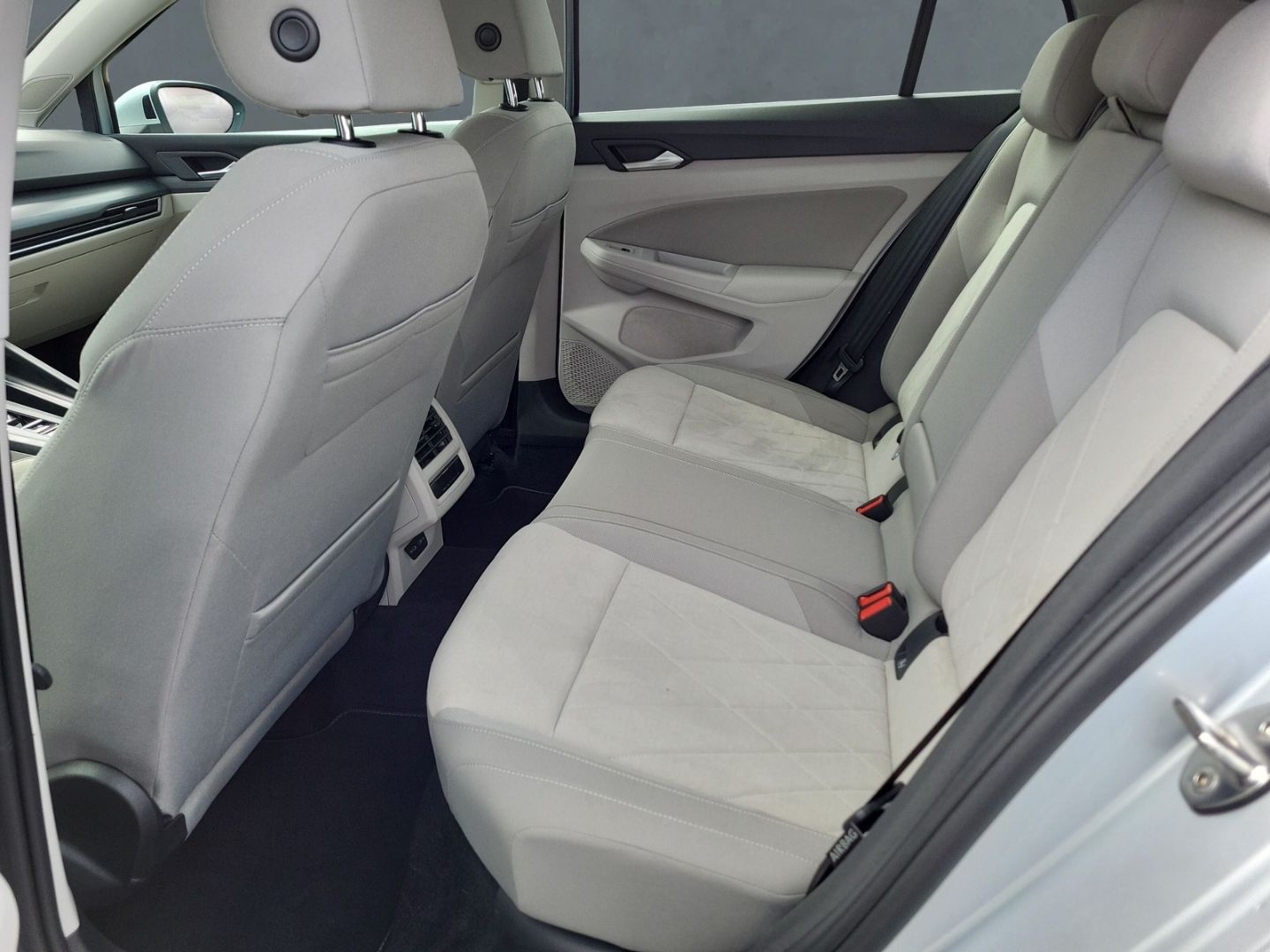 Volkswagen Golf Highline 2.0 TDI - Samsaru's Car Outlet