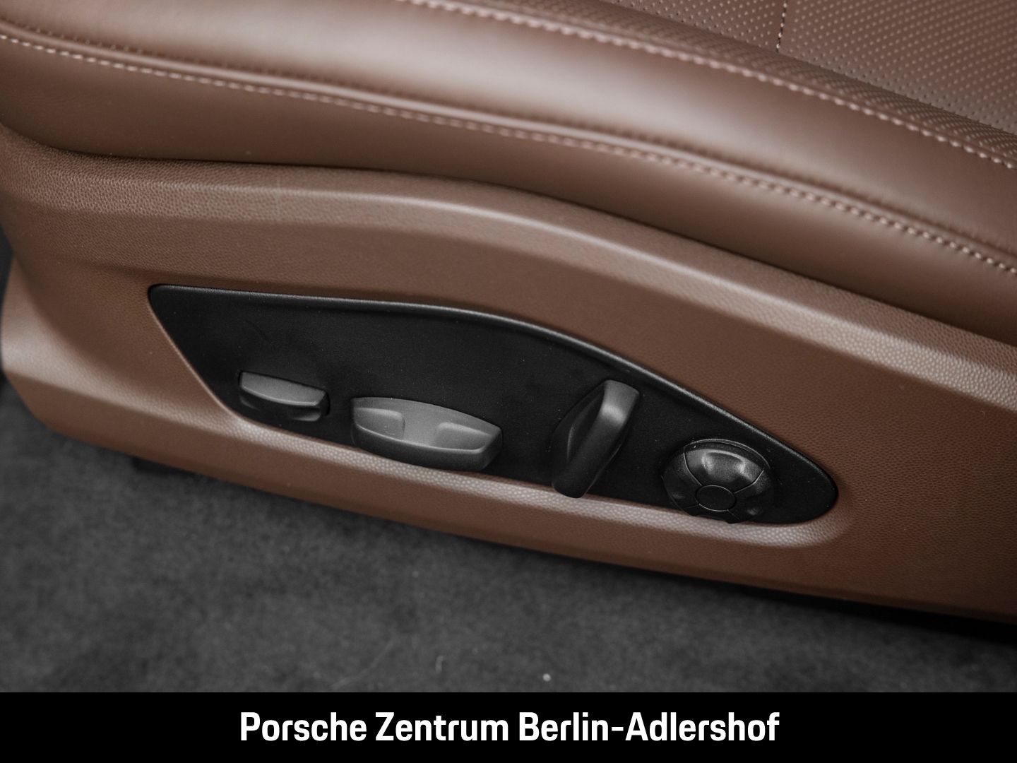 Porsche Macan Turbo - Samsaru's Car Outlet