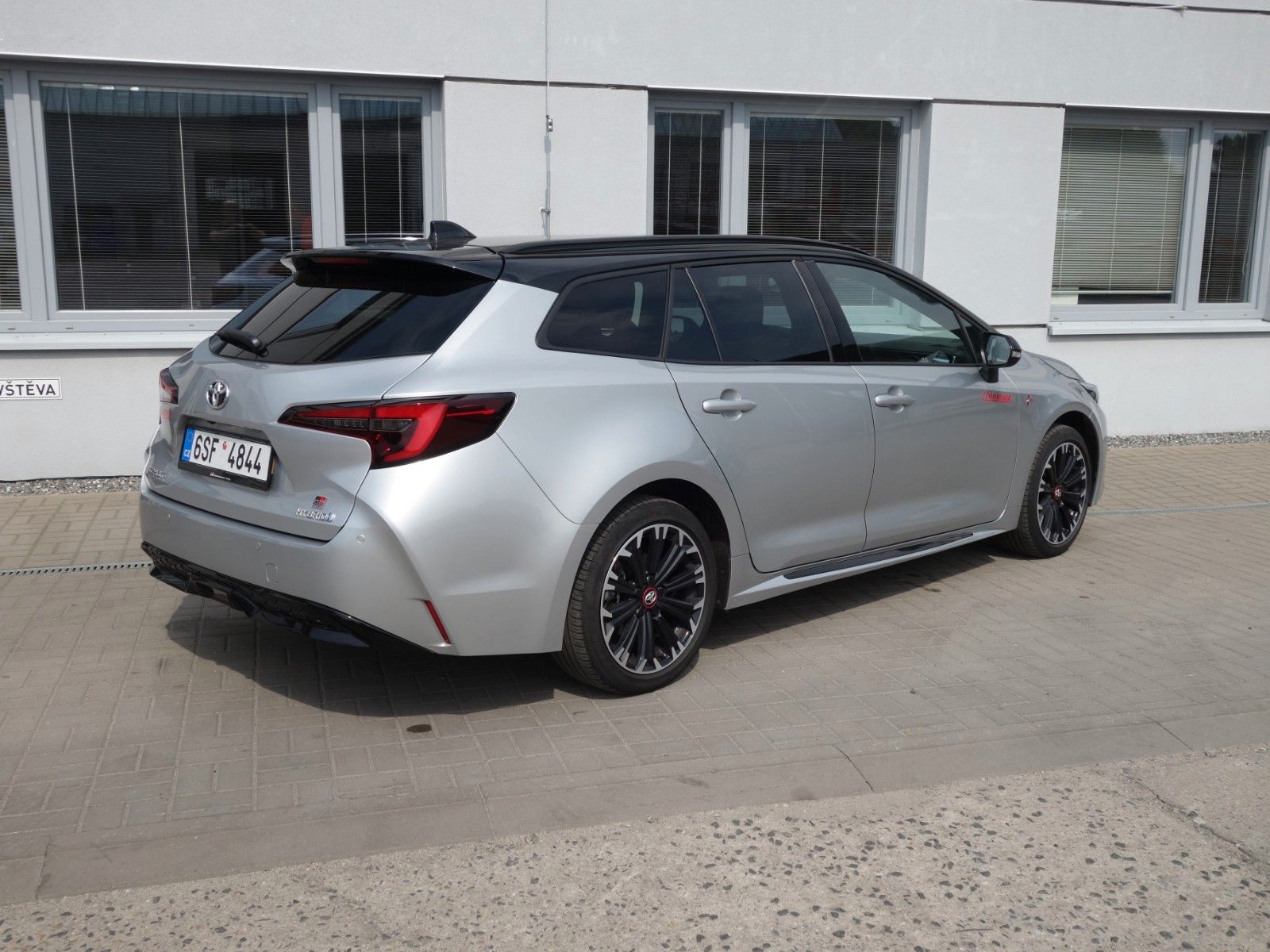 Toyota Corolla Touring 2.0 Hybrid GR Sport - Samsaru's Car Outlet