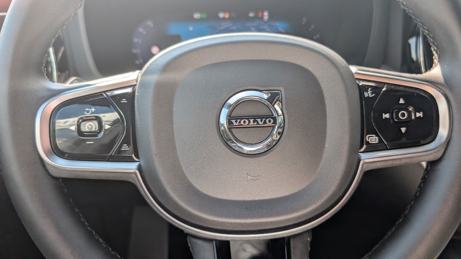 Volvo XC 60 B4 Plus Dark AWD | Standheitzung