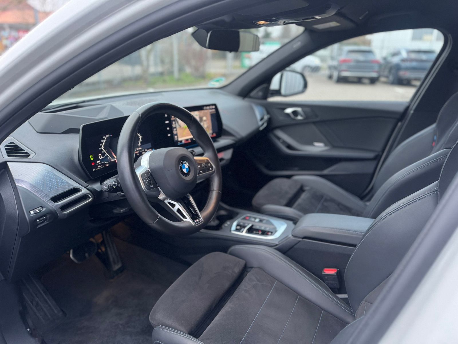 BMW 120i | M-PAKET | AUT | LED | HEAD-UP | DRIVING +