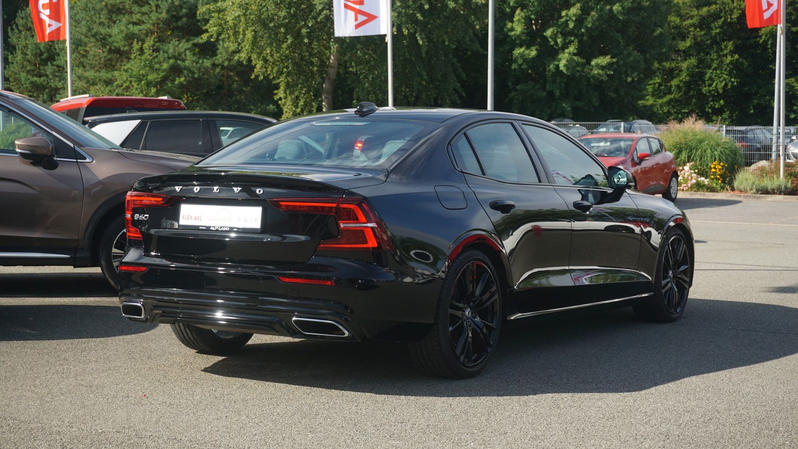 Volvo S60 2.0 R Design LED Navi HarmanKardon Panorama