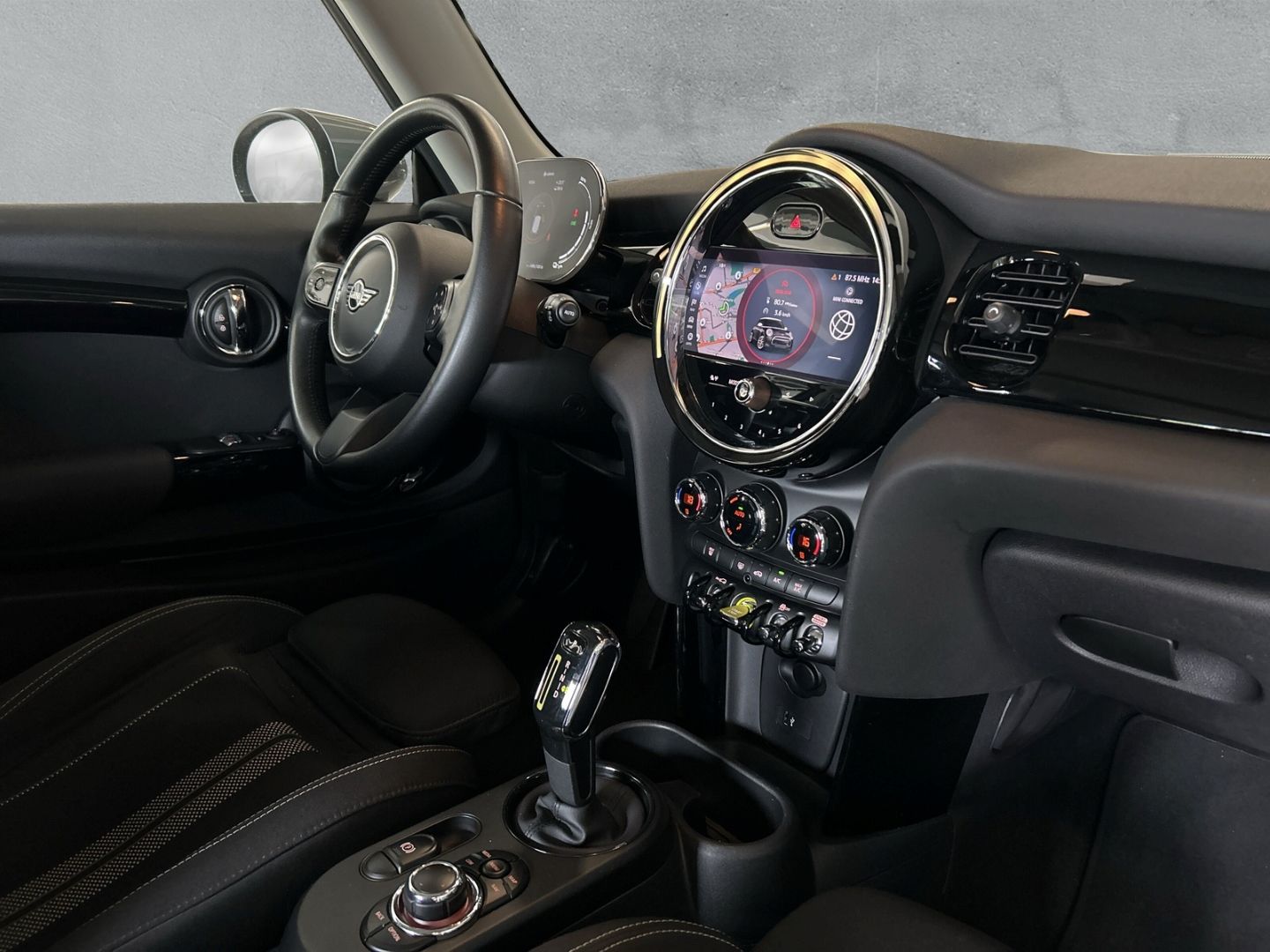 MINI Cooper SE Essential Trim - Samsaru's Car Outlet