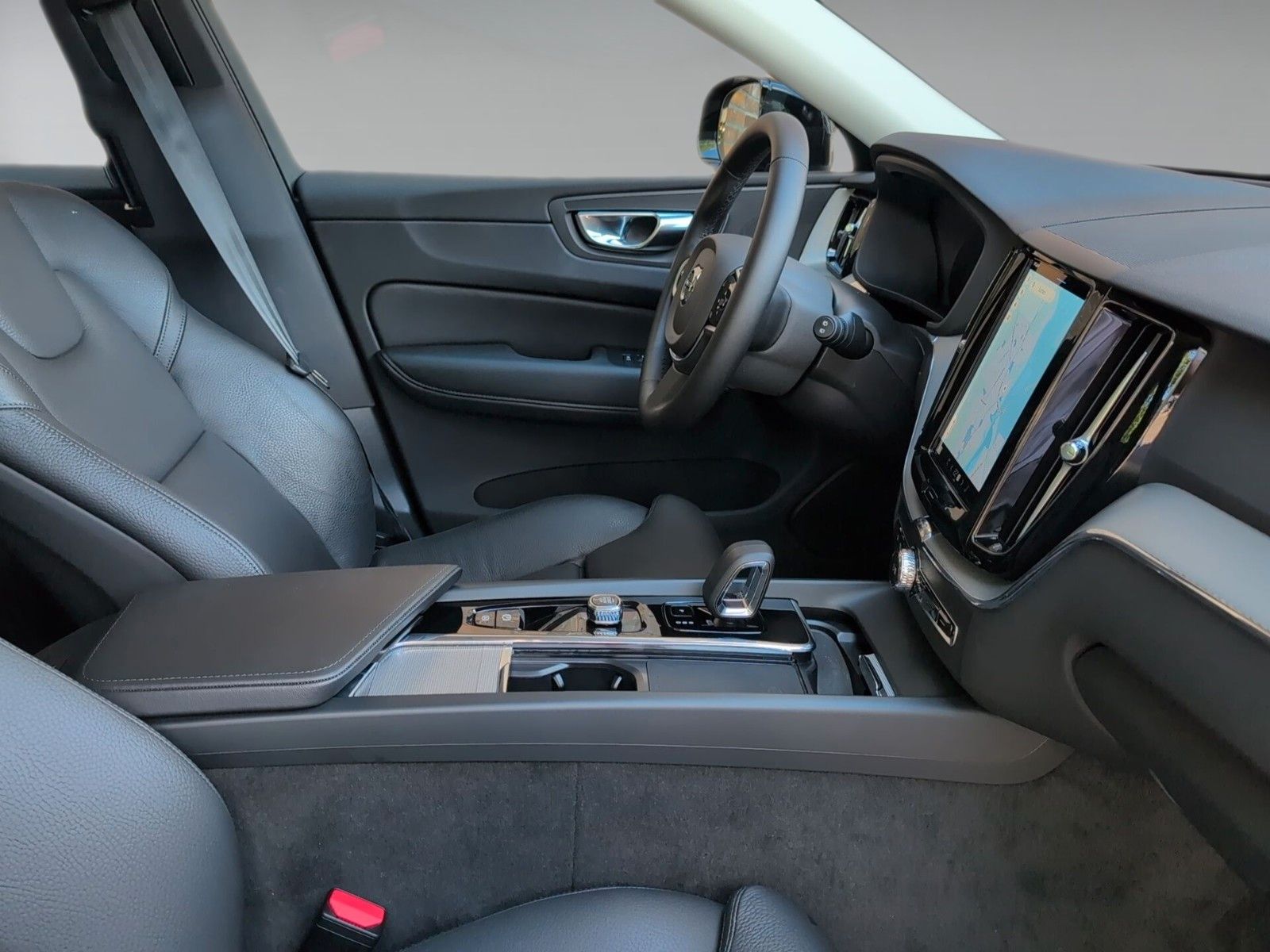 Volvo XC 60 B5 Plus Dark AWD - Samsaru's Car Outlet