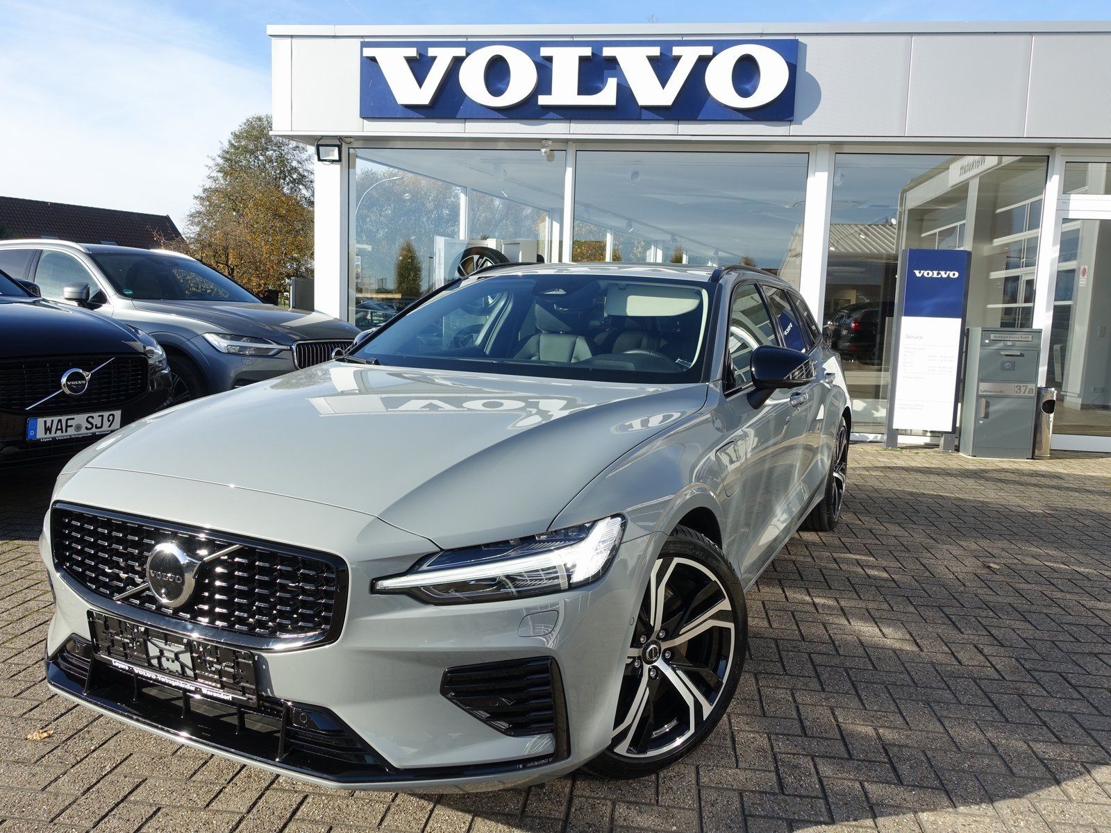 Volvo V60 Plus T6 AWD Plug-in Hybrid/AHK/Pano/360°/H&K