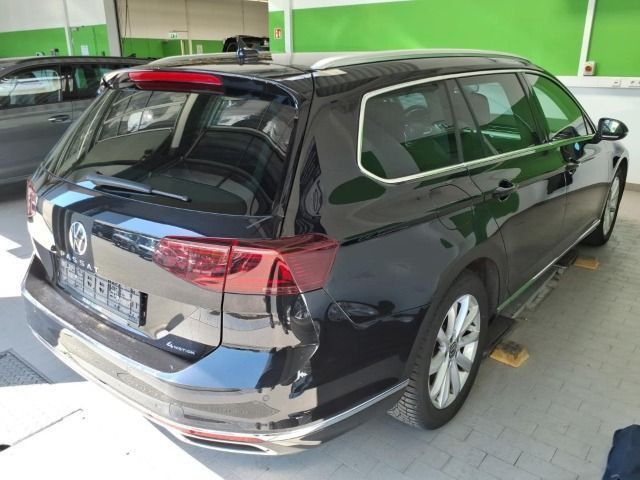 Volkswagen Passat Variant 2.0 TDI Elegance 4M - Samsaru's Car Outlet