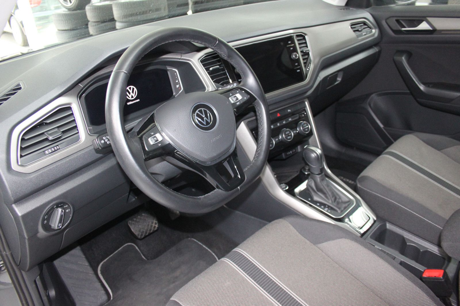 Volkswagen T-Roc R-Line DSG - Samsaru's Car Outlet