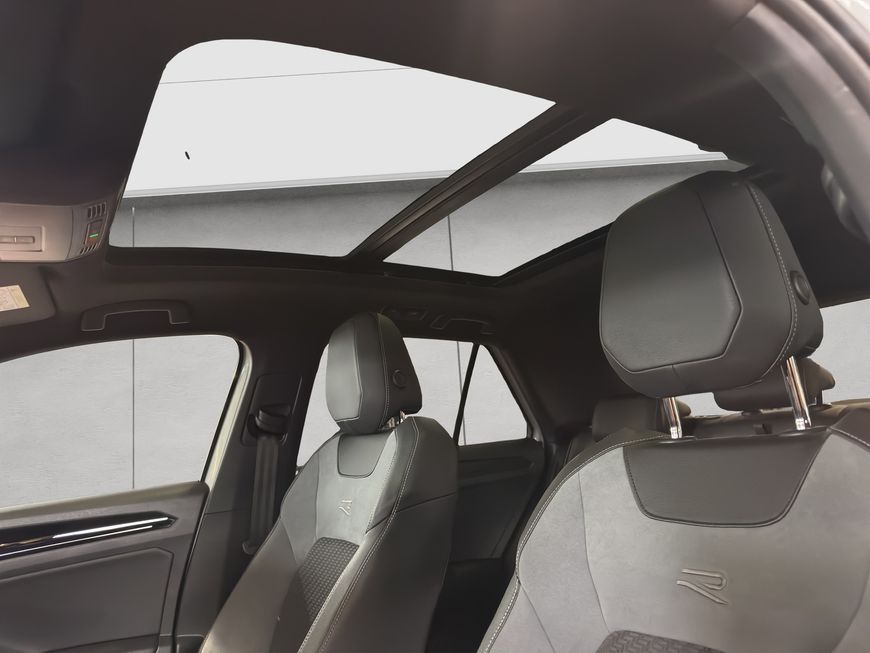 Volkswagen T-Roc R 2.0 TSI 4MOTION - Samsaru's Car Outlet