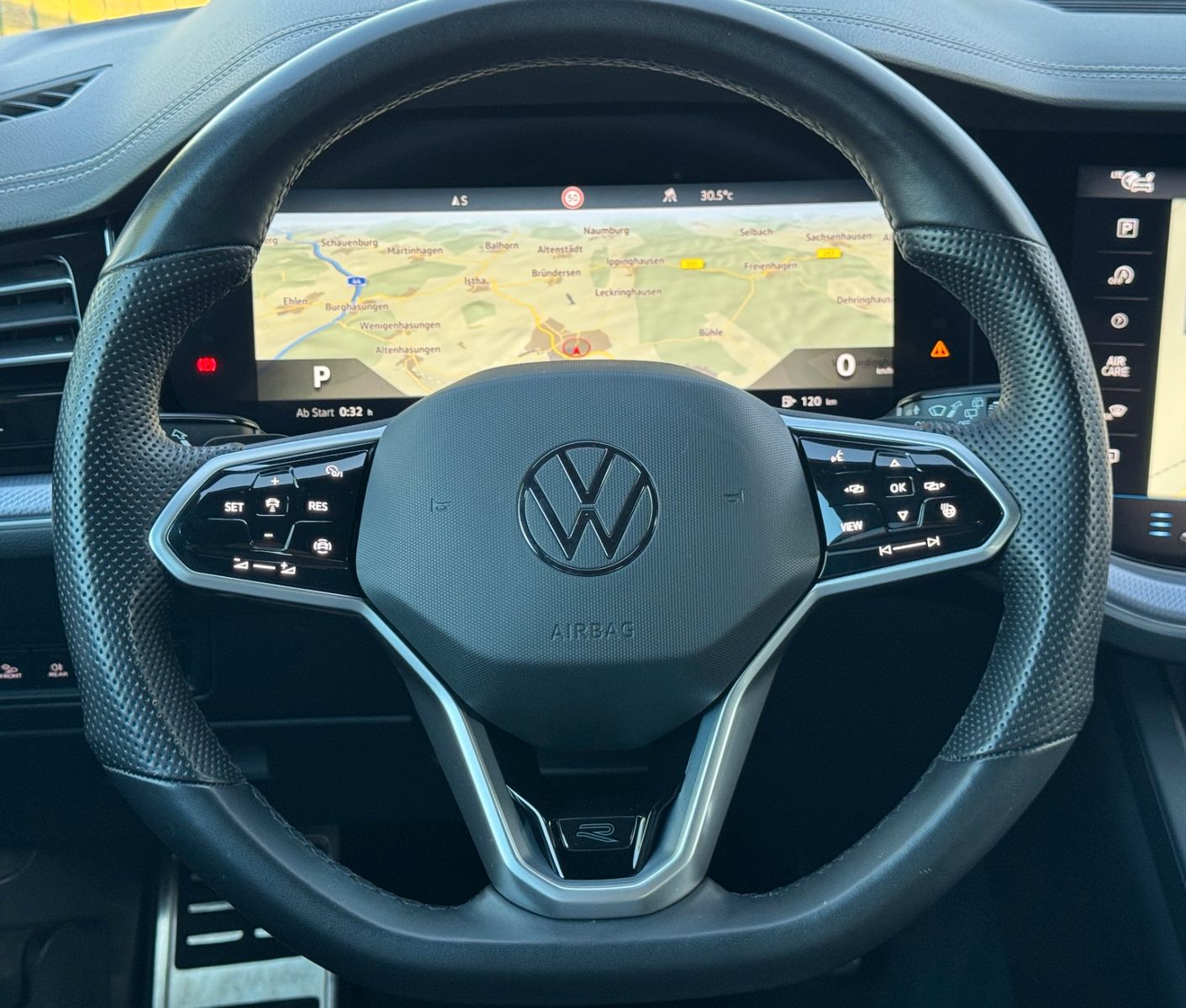 Volkswagen Touareg R-Line 4Motion - Samsaru's Car Outlet