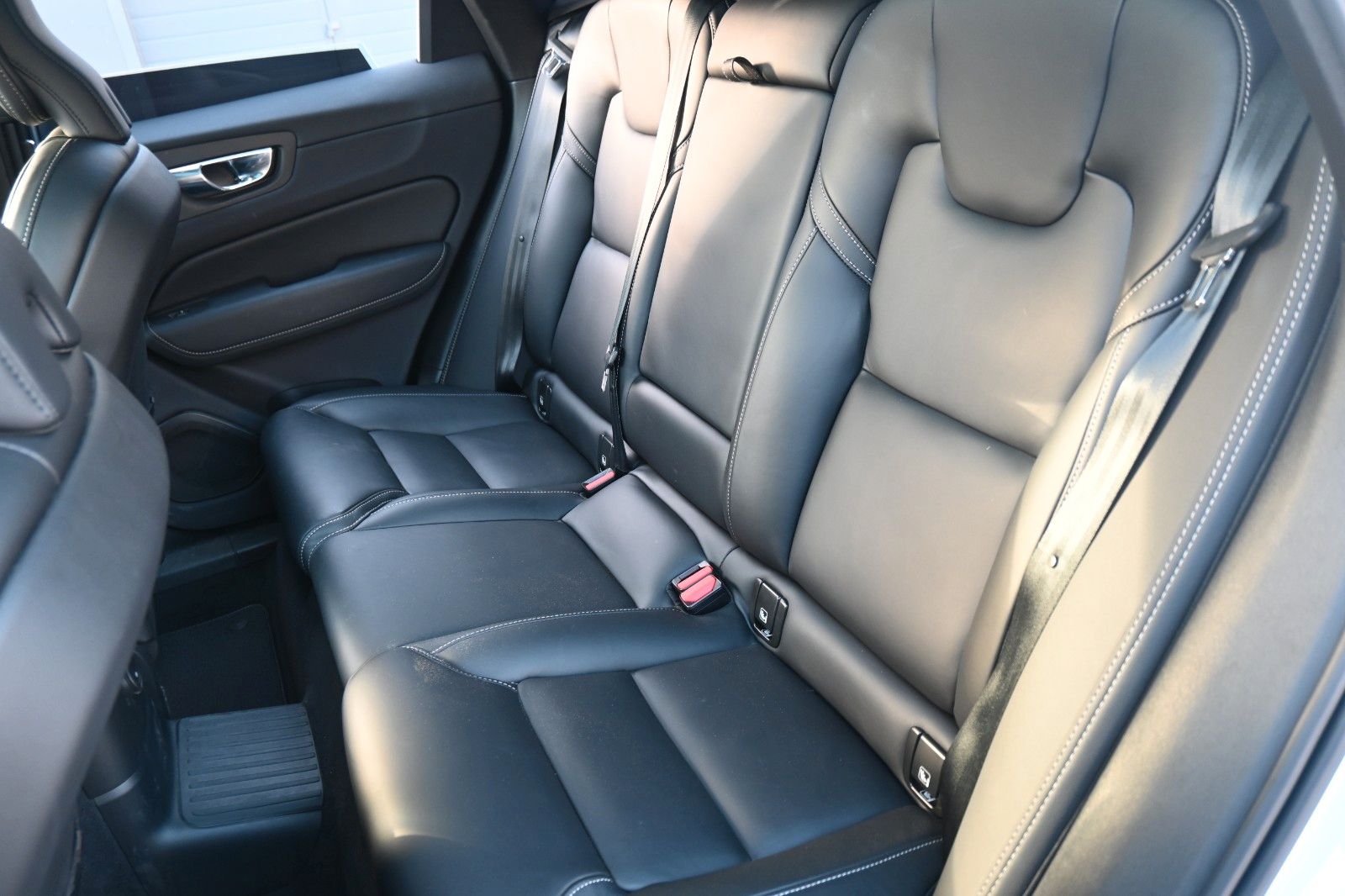 Volvo XC60 R Design PHEV - Samsaru's Car Outlet