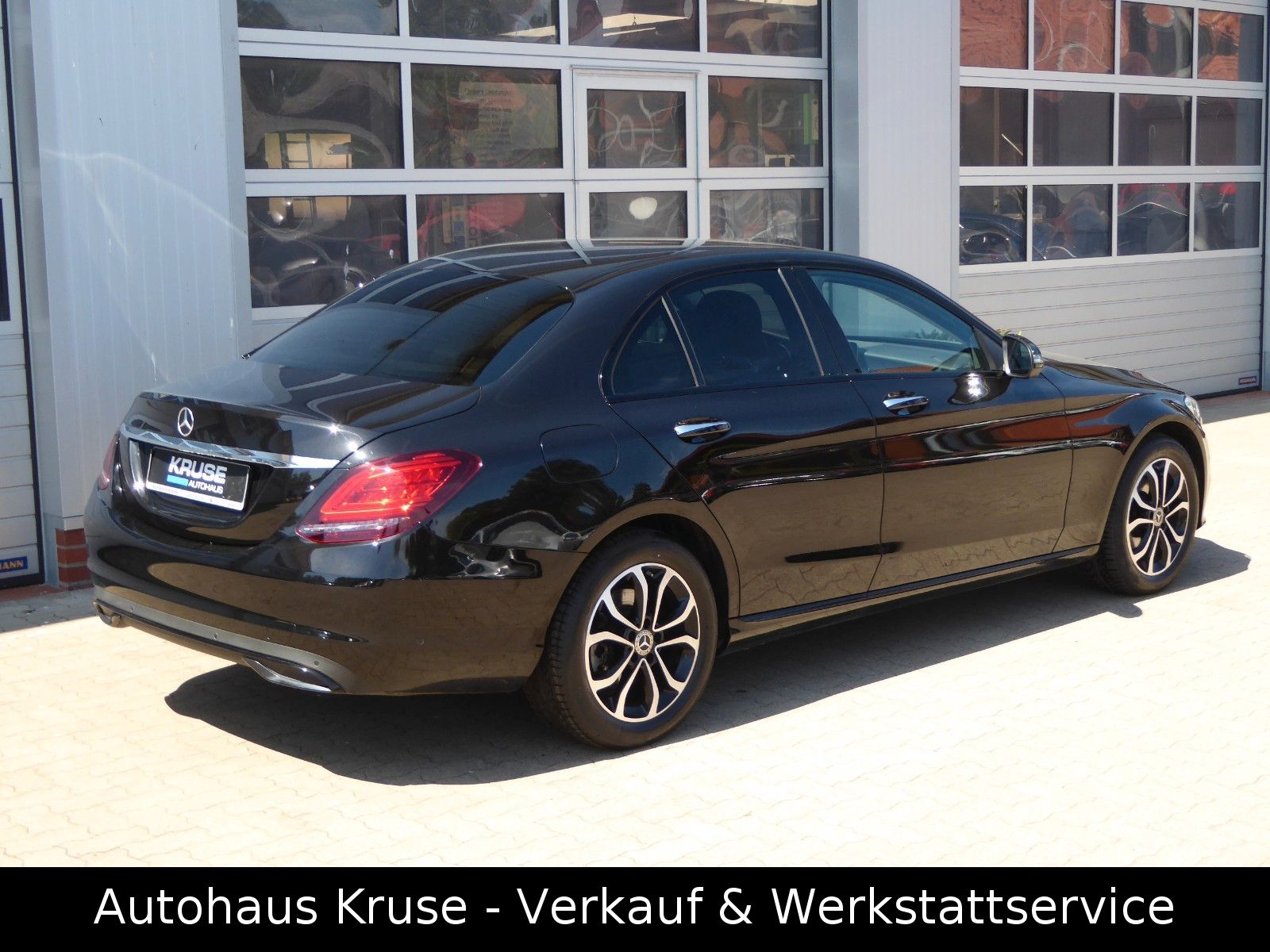 Mercedes-Benz C 200 - Samsaru's Car Outlet