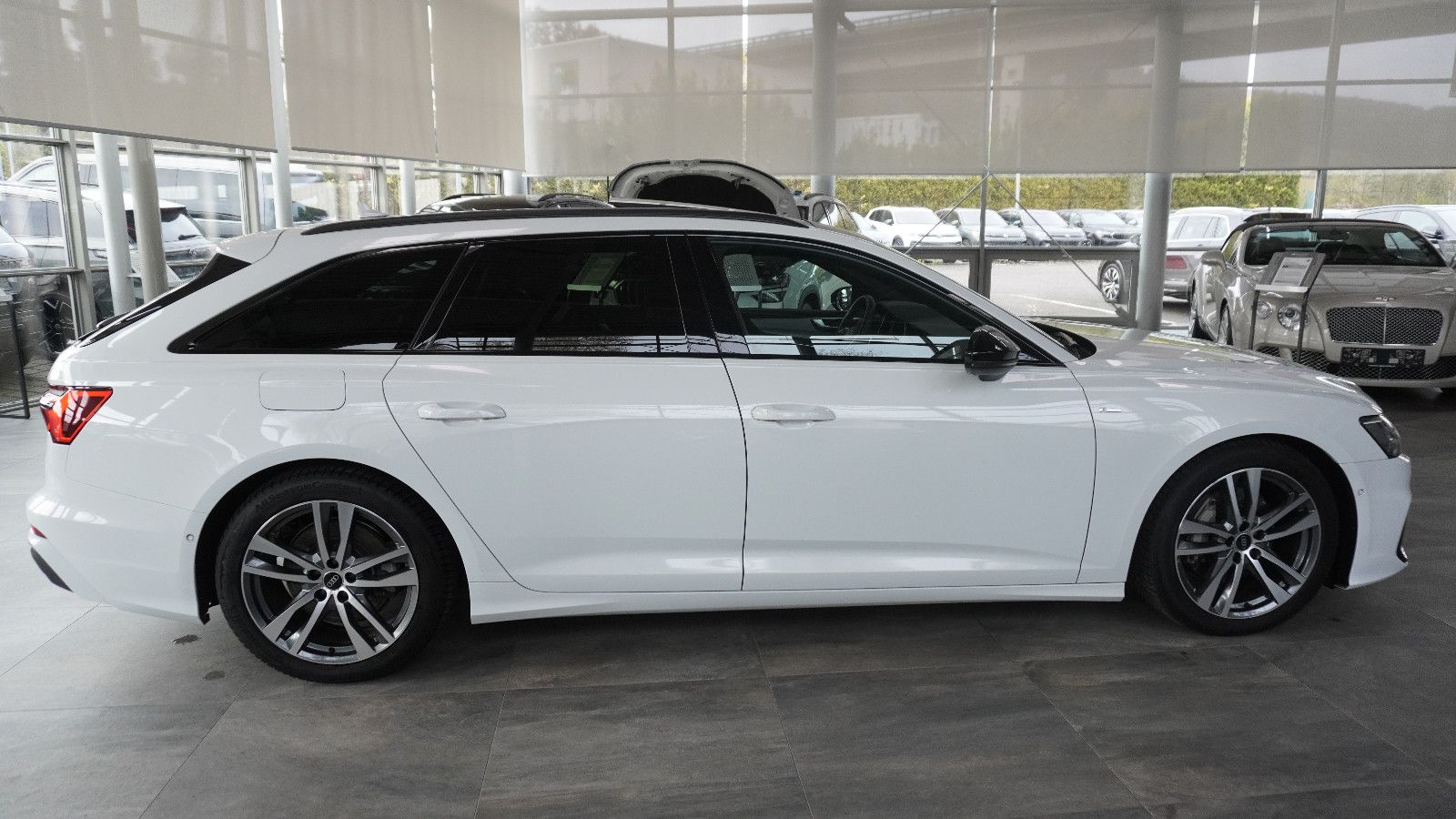 Audi A6 Avant 45 TFSI quattro S line Black Edition - Samsaru's Car Outlet