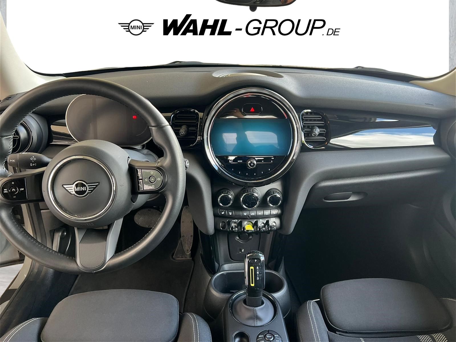 MINI Cooper SE Essential - Samsaru's Car Outlet