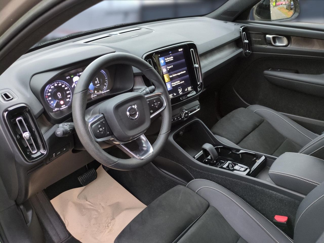 Volvo XC 40 Plus Dark Recharge Plug-In Hybrid 2WD