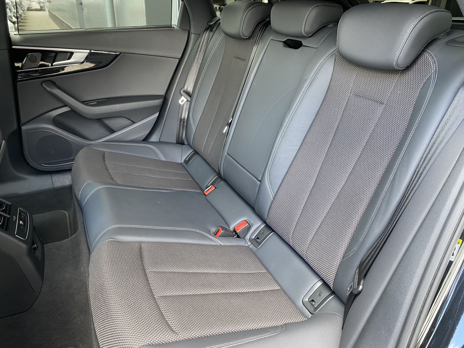 Audi A4 Avant 40 TFSI S-Line - Samsaru's Car Outlet