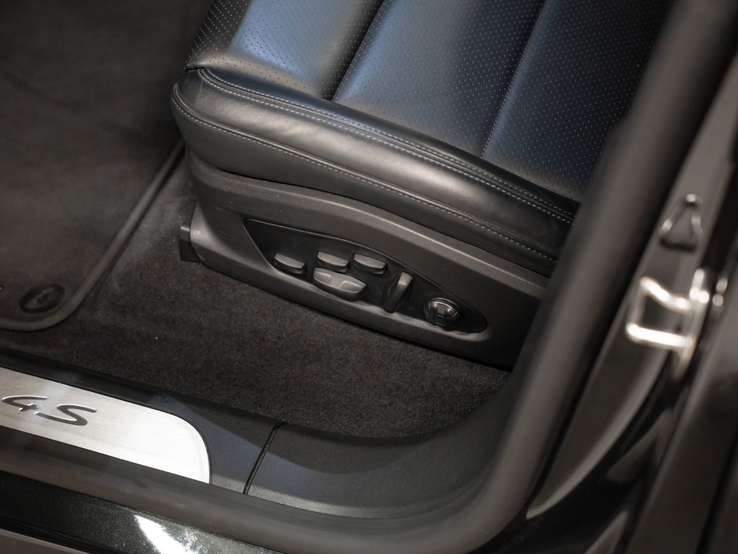 Porsche Macan 4S Sport Chrono Paket AR HUD InnoDrive