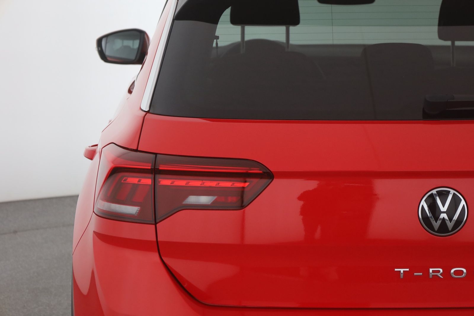 Volkswagen T-Roc 1.5 TSI DSG Sport - Samsaru's Car Outlet