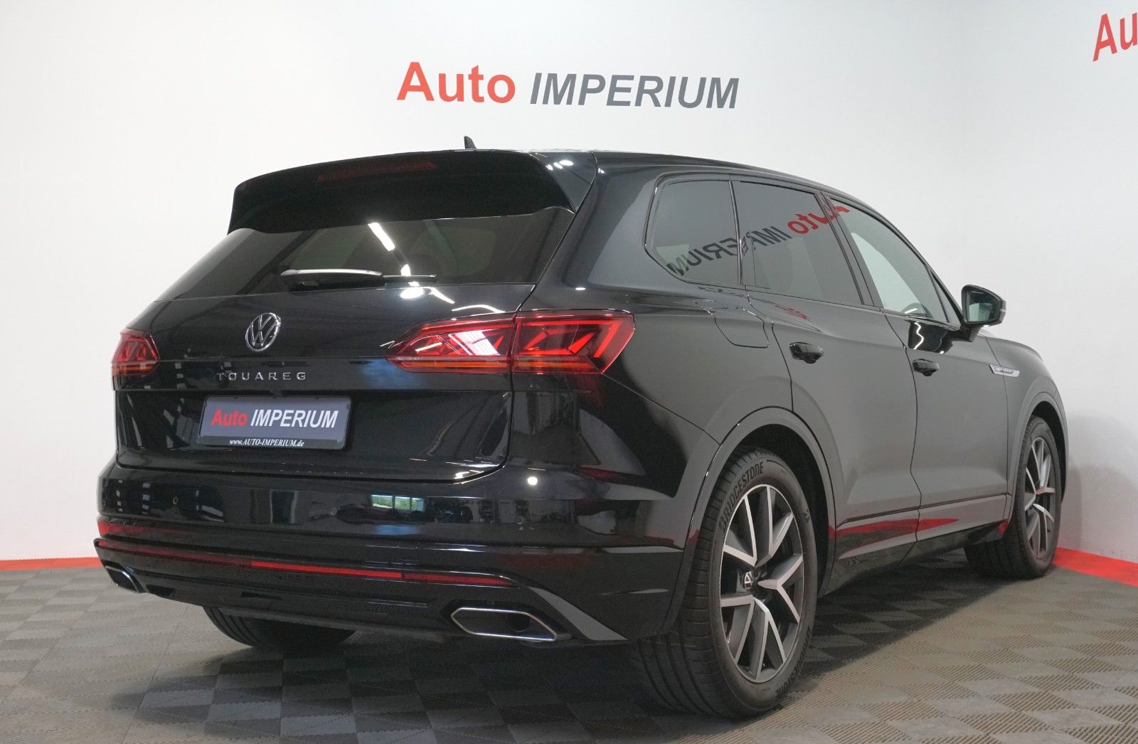 Volkswagen Touareg R-Line 4Motion 3.0 TDI - Samsaru's Car Outlet
