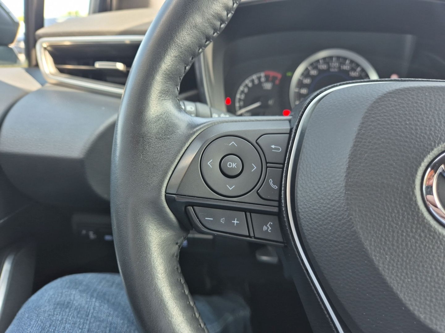 Toyota Corolla Hybrid Business Edition - Samsaru's Car Outlet