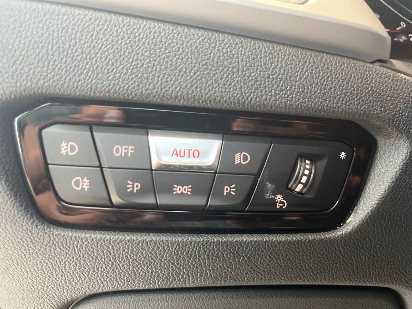 BMW 330 e Advantage - Samsaru's Car Outlet