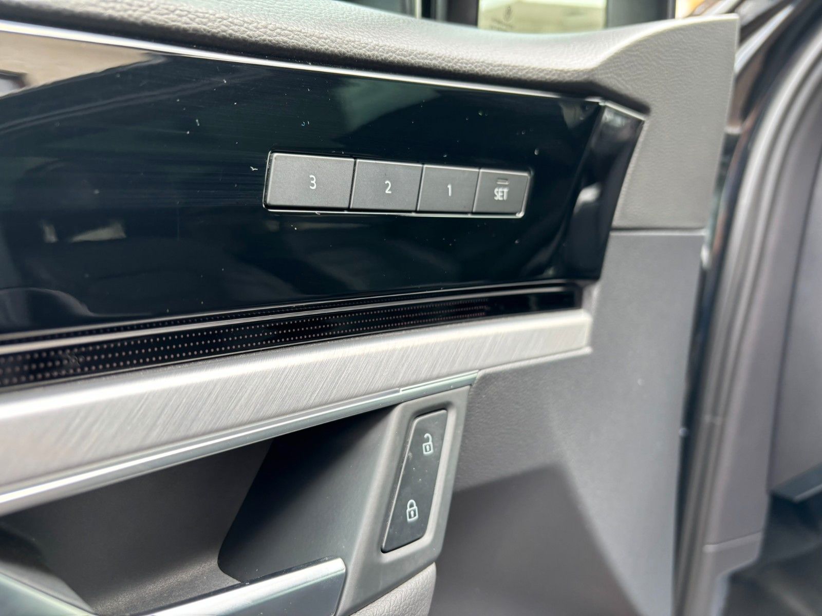 Volkswagen Touareg Elegance 4M - Samsaru's Car Outlet