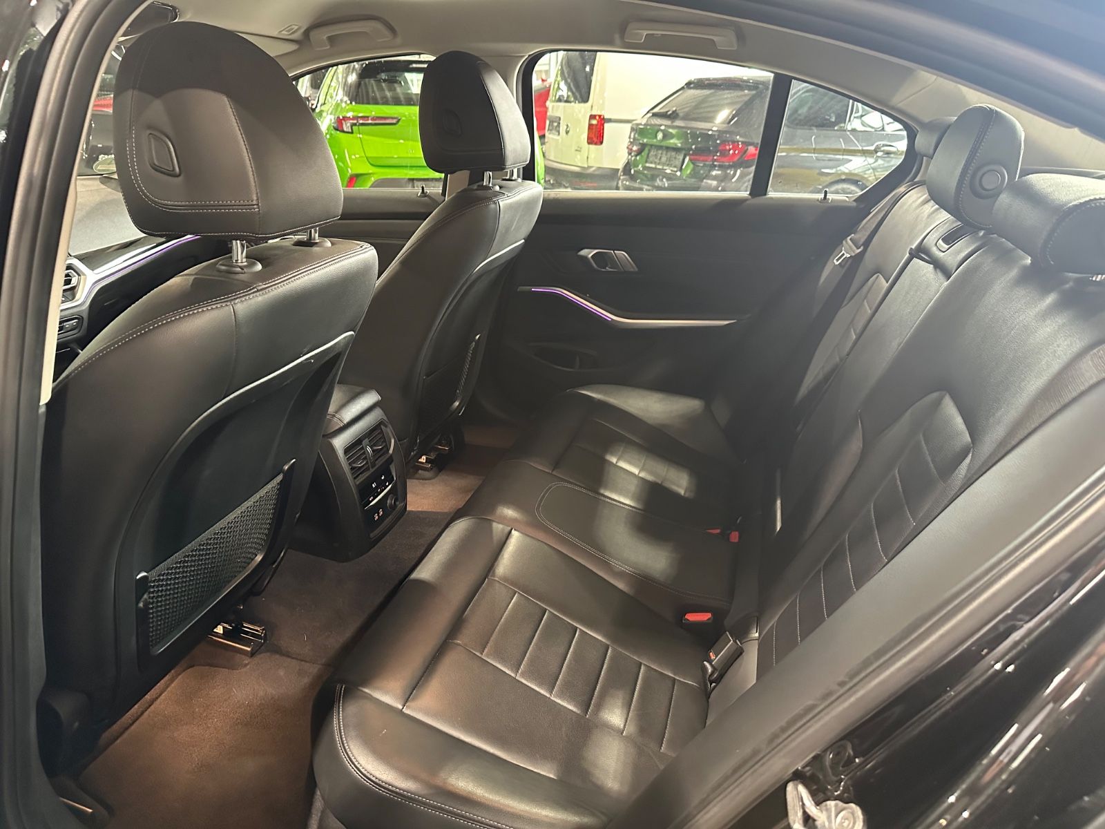 BMW 320 i Lim. Luxury Line - Samsaru's Car Outlet