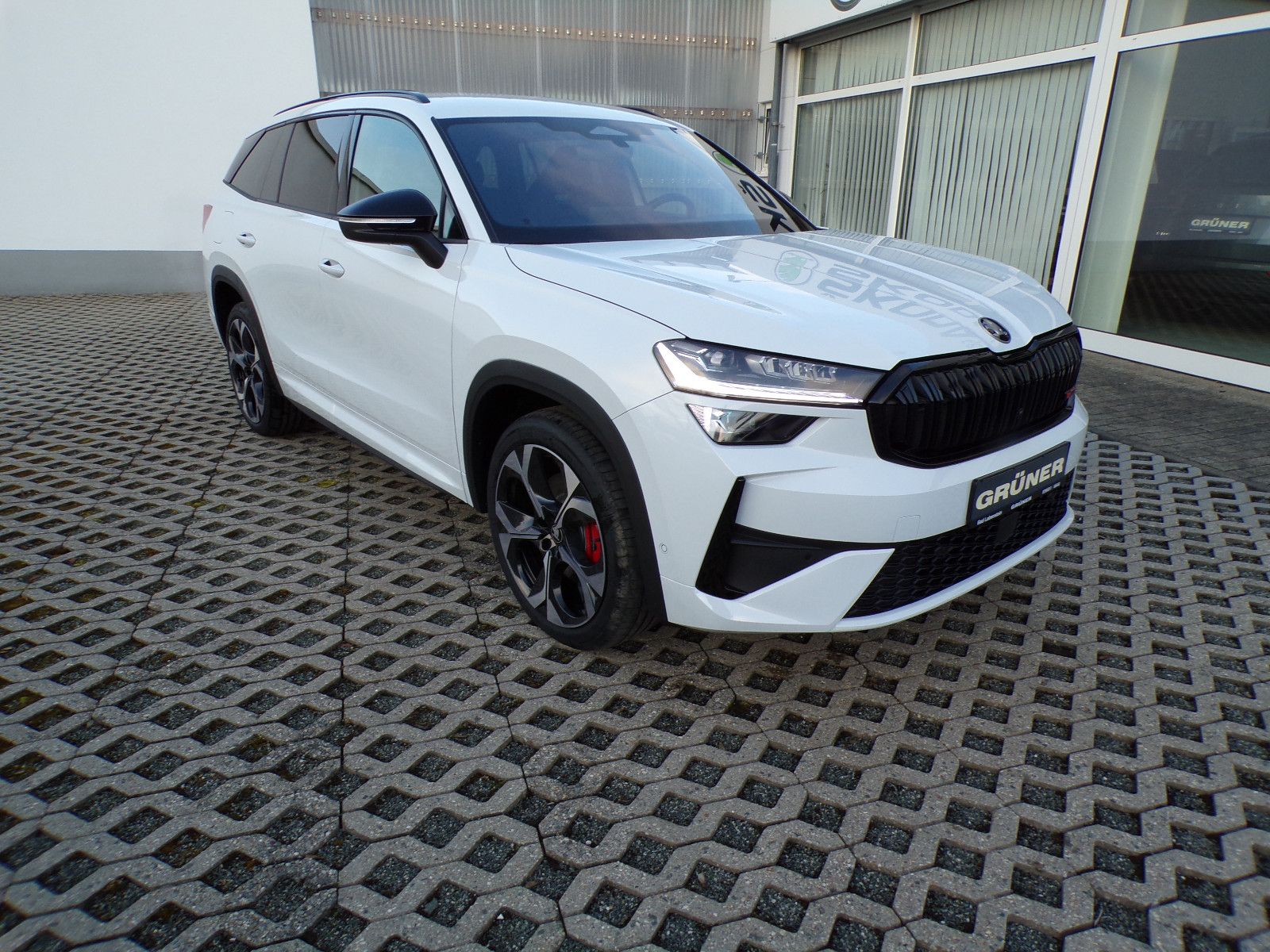 Skoda Kodiaq 2.0TSI 195kW 4x4 RS,SHZ,MATRIX,AHK,5JGar