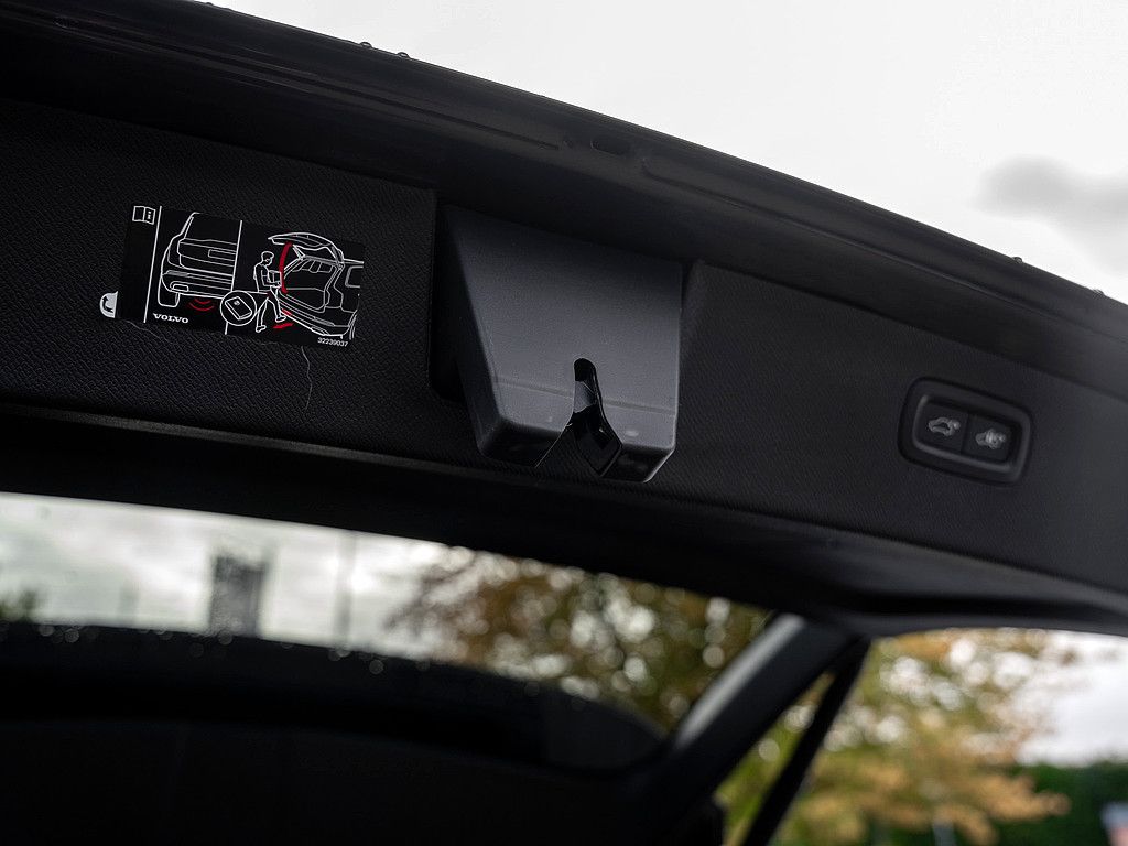 Volvo XC90 T8 AWD Plus Dark Panorama, AHK