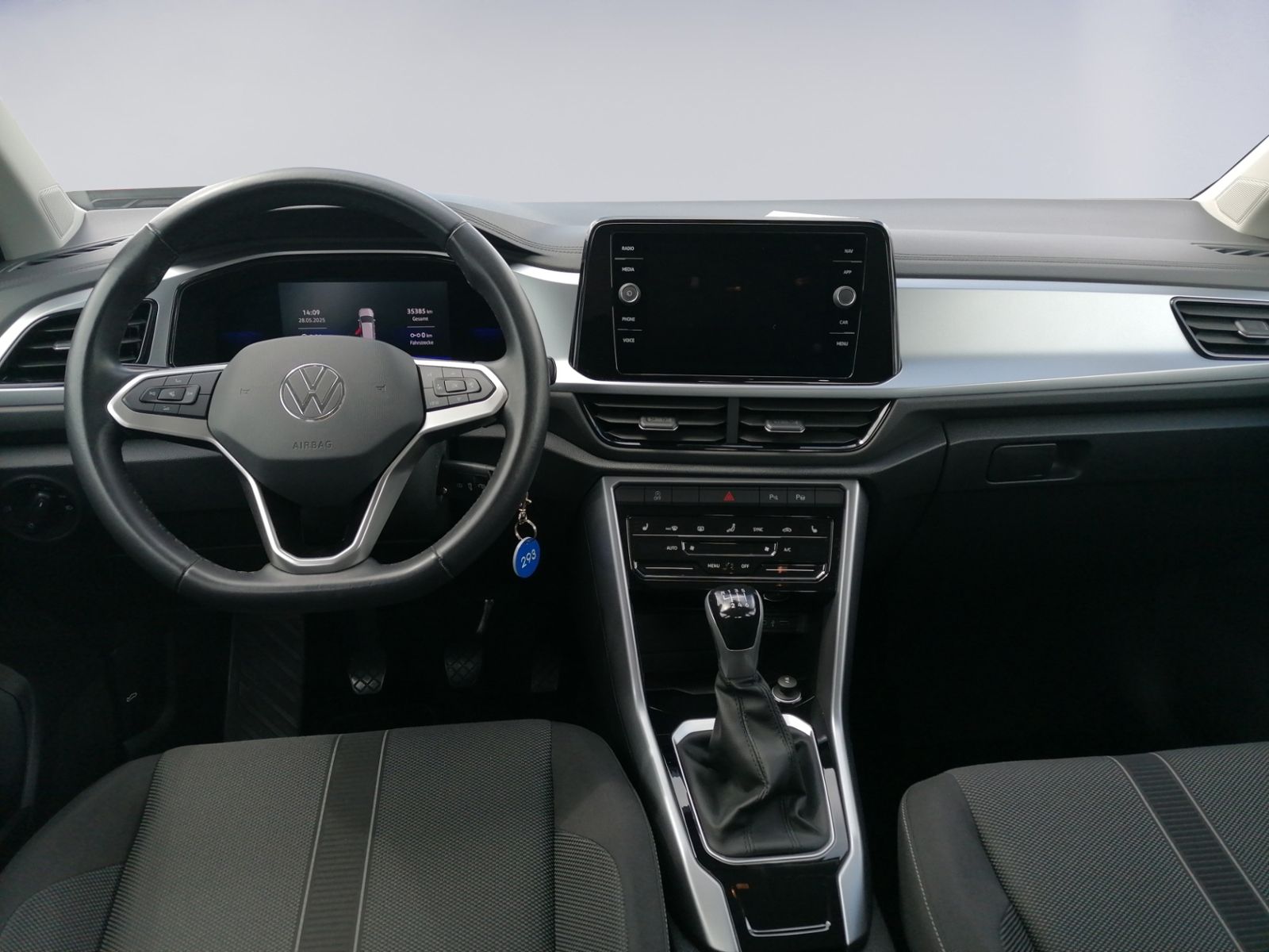 Volkswagen T-Roc 1.0 TSI Life - Samsaru's Car Outlet
