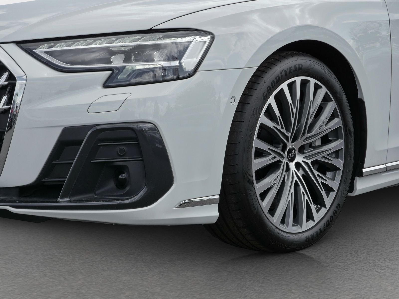 Audi A8 60 TFSI e quattro - Samsaru's Car Outlet
