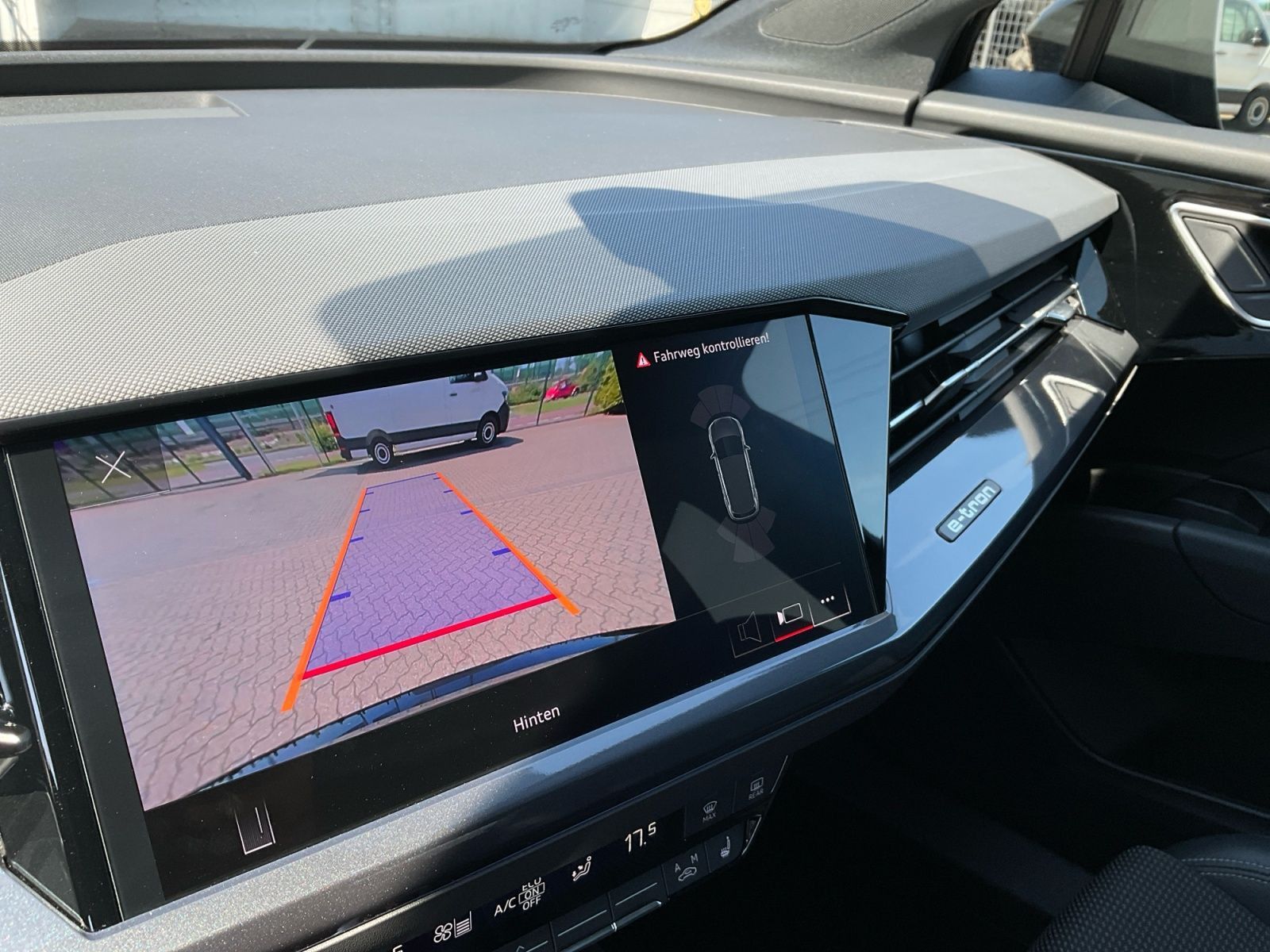 Audi Q4 e-tron 45 quattro S-line Pano AHK Matrix HUD