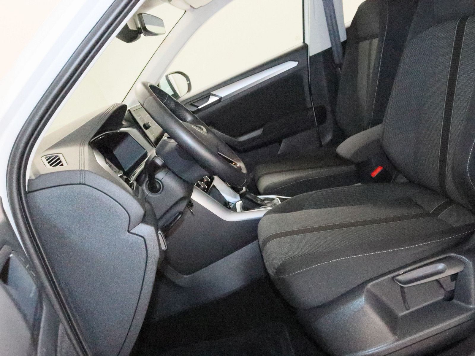 Volkswagen T-Roc 1.5 TSI Life - Samsaru's Car Outlet
