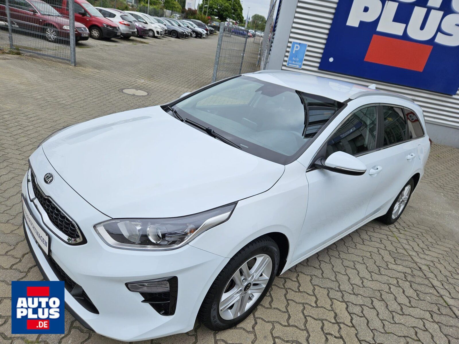 Kia Ceed SW 1.4 Attract - Samsaru's Car Outlet