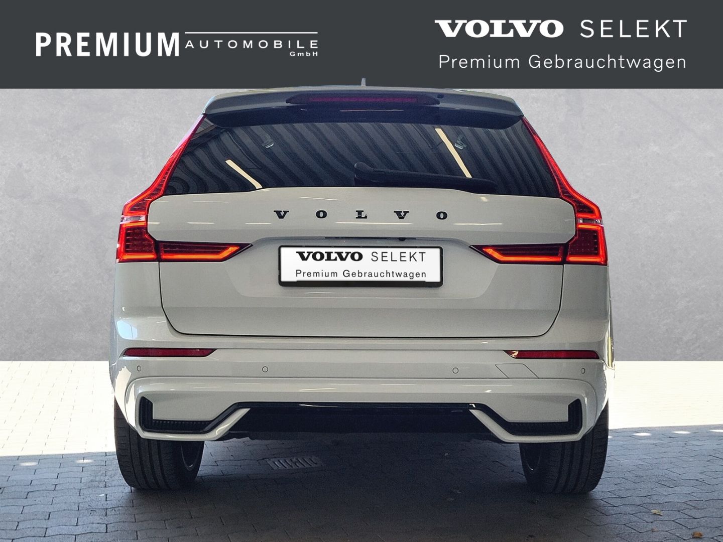Volvo XC60 R Design Recharge Plug-In Hybrid AWD - Samsaru's Car Outlet