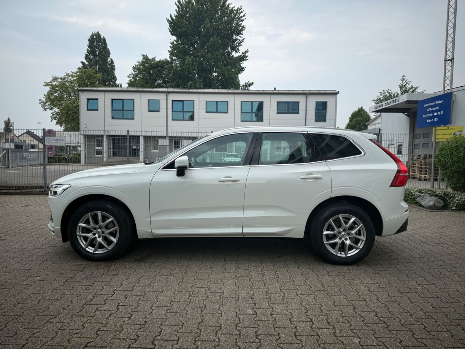 Volvo XC60 Momentum Pro AWD - Samsaru's Car Outlet