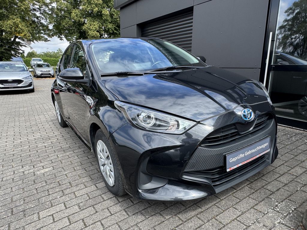 Toyota Yaris 1.5 Hybrid Business Edition - Samsaru's Car Outlet